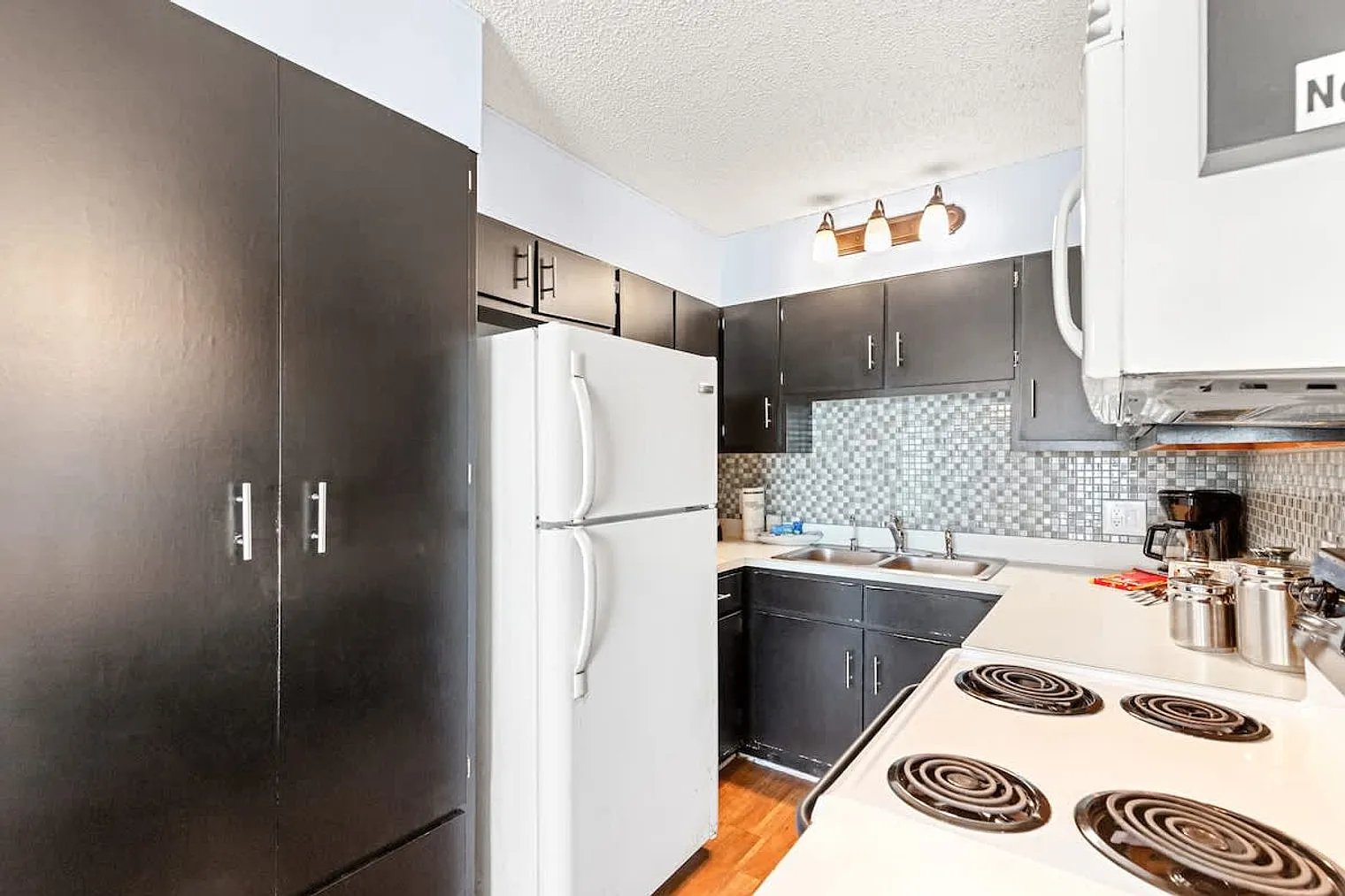 1 bed, 1.0 bath, 742 sqft, $1,265 — Photo 3