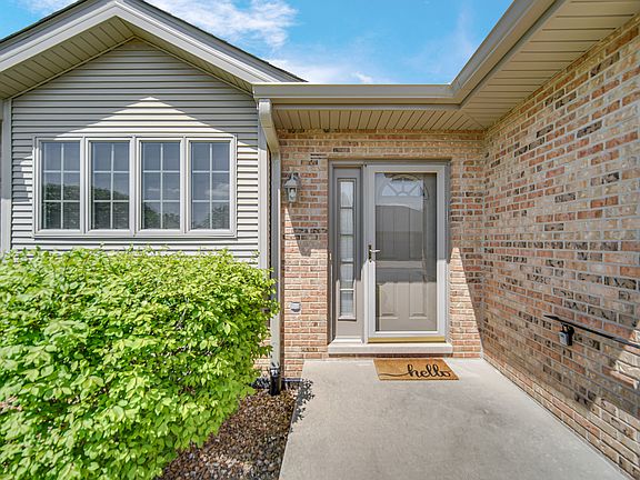 3rd image of 9154 Arbour Walk Dr