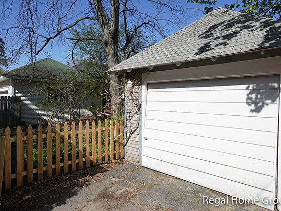 4th image of 542 Gladstone Ave SE