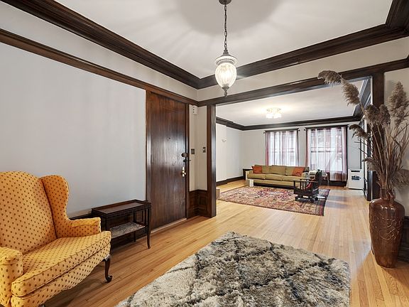 3rd image of 5492 S Everett Ave #1