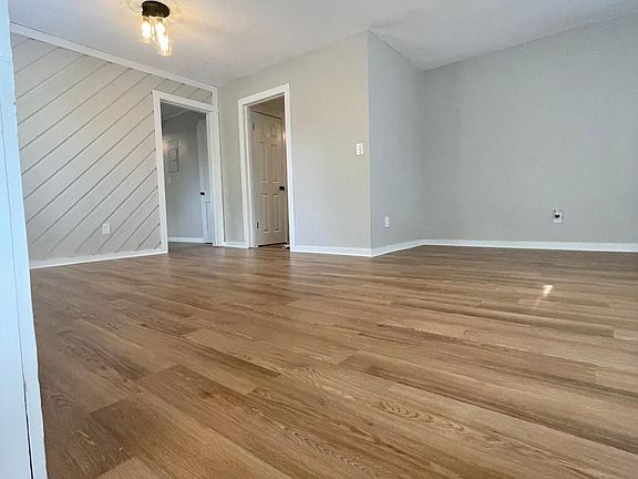 4th image of 1311 Hamilton St
