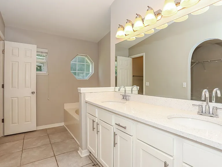11157 Wyndham Hollow Ln — Photo 12