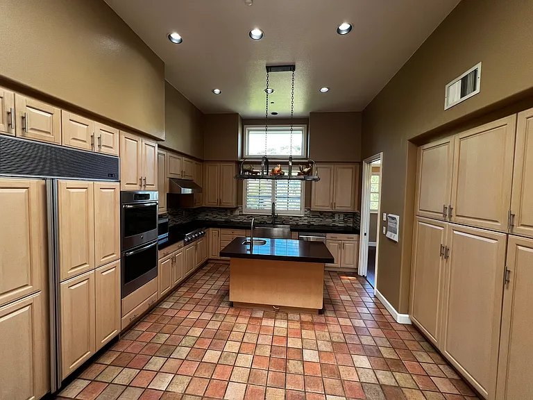 2357 Brookshire Ln — Photo 25