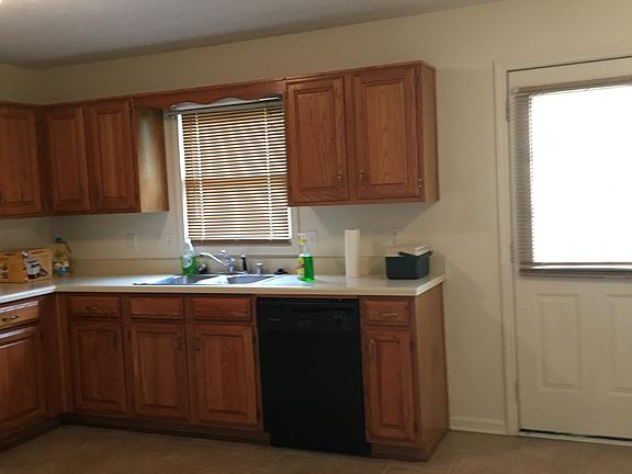 3rd image of 586 Lost Cir APT C
