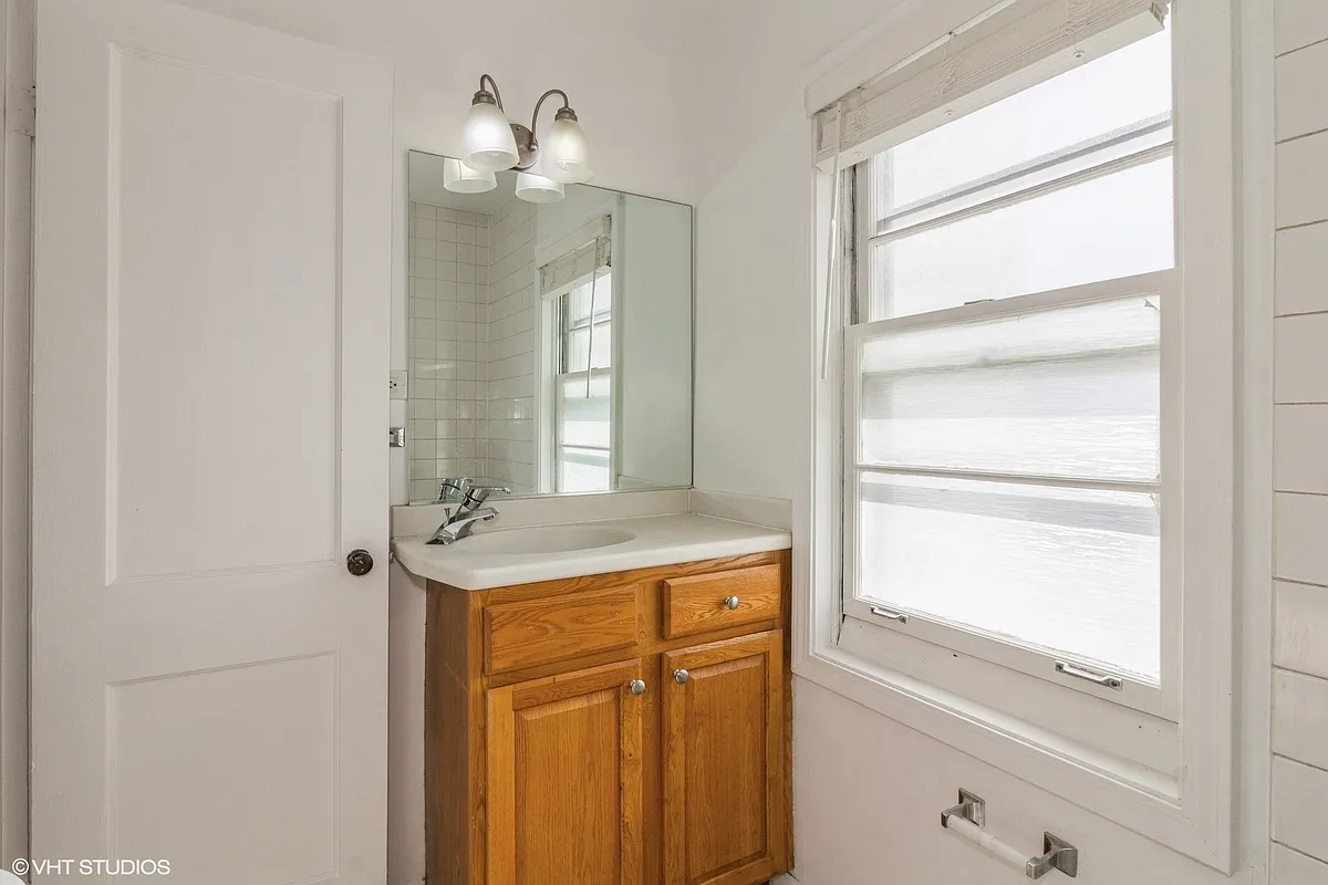 Building Photo - 10 E Jefferson Ave #4
