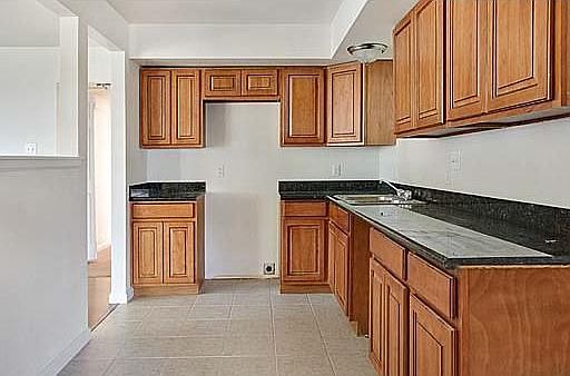 4th image of 4650 Lancelot Dr