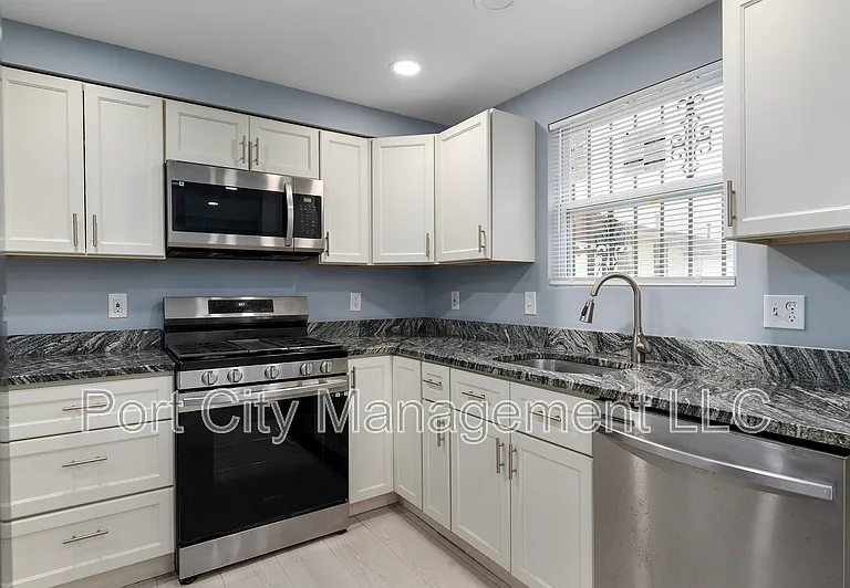 1507 Retreat St #1 — Photo 6