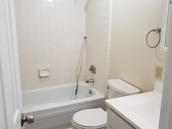 3rd image of 507 College Ave NE Unit 507