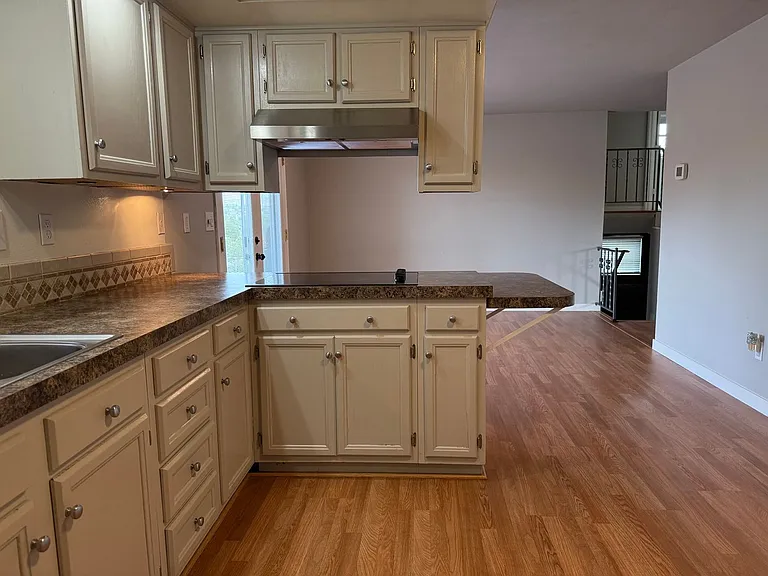 204 Hillcrest Dr — Photo 13