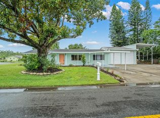 26601 E Cove Dr, Tavares, FL 32778