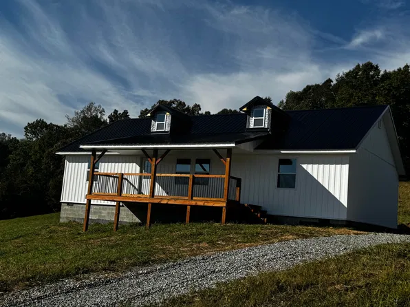 127 Henley St, Tazewell, TN 37879