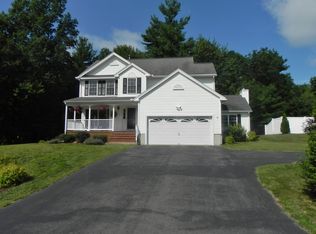 25 Newstead St, Litchfield, NH 03052