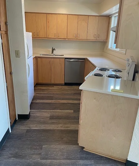1552 Ferry St #6 — Photo 1