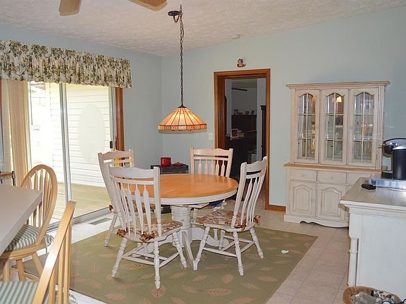 4th image of 140 Dazzling Brook Ln