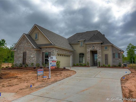 2nd image of 504 Linden Cir #4