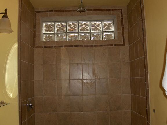 1st.flr.bath w/ jacuzzi