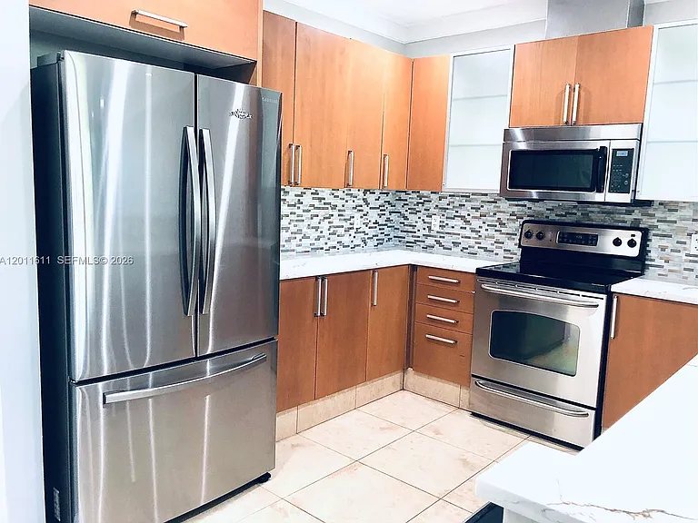 822 NE 19th Ave — Photo 16