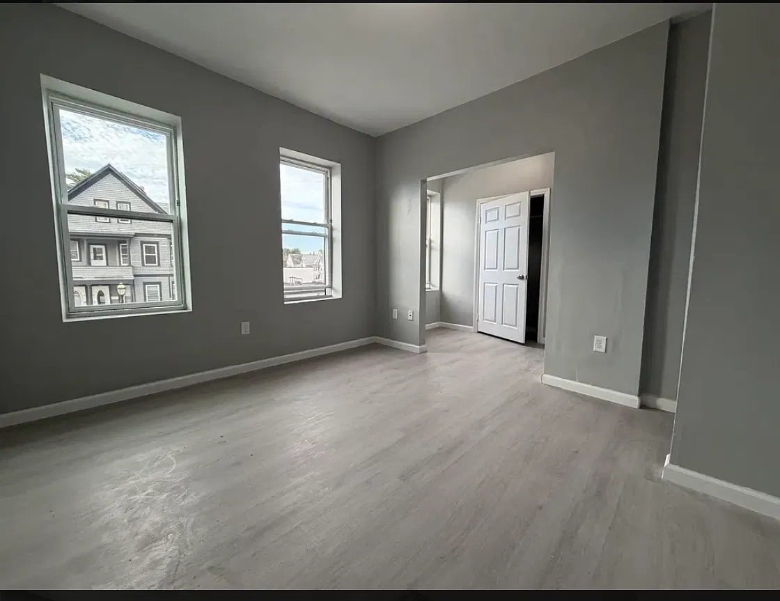 4 bed, 1200 sqft, $1,980 — Photo 3