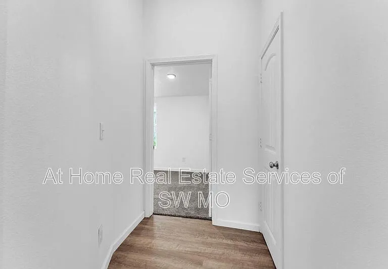 522 S Broadway Ave — Photo 12