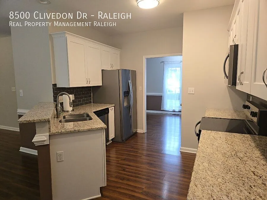 3 bed, 2.5 bath, 2219 sqft, $2,400 — Photo 4