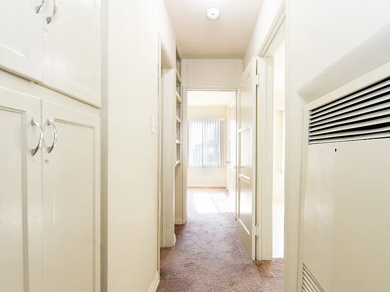 309 N 1st St #1/2 — Photo 13