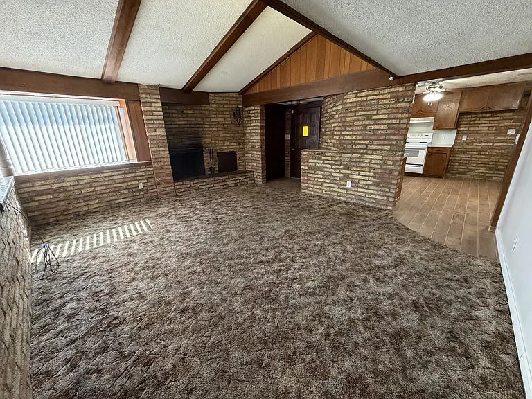 1044 Paradise Dr — Photo 3