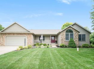 13621 Ranier Dr, Middlebury, IN 46540