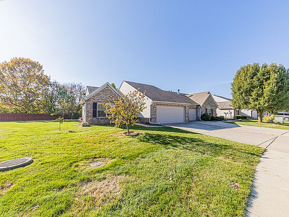 3rd image of 10781 Whippoorwill Ln