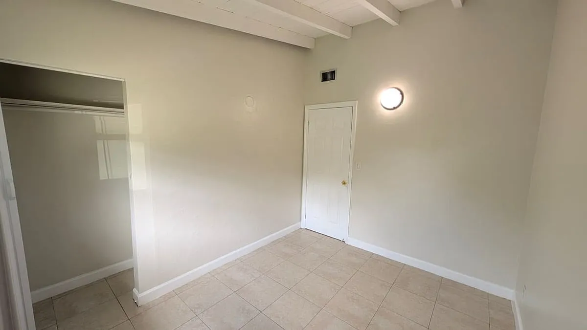 1553 NW 15th Avenue - 1553 NW 15th Avenue — Photo 2