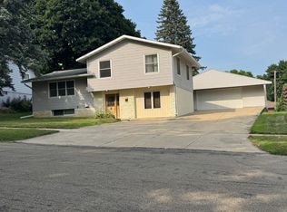 607 27th St NW, Rochester, MN 55901