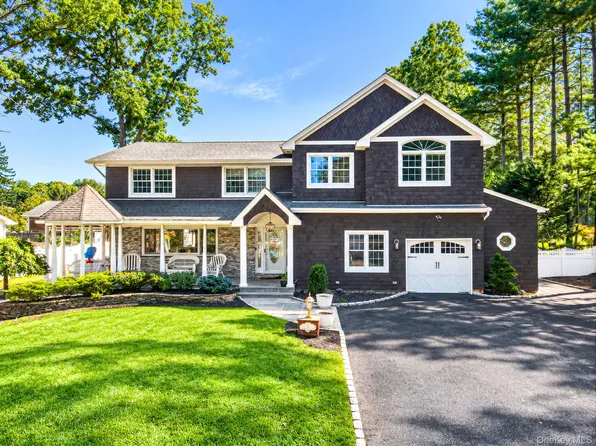 3 Saggese Lane, Nesconset, NY 11767