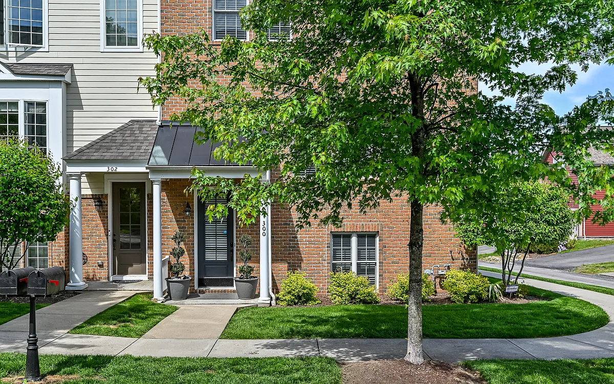 Building Photo - 300 Osona Ln