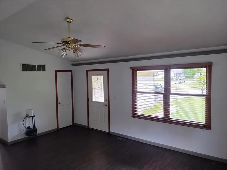 4683 Barrington Dr — Photo 5