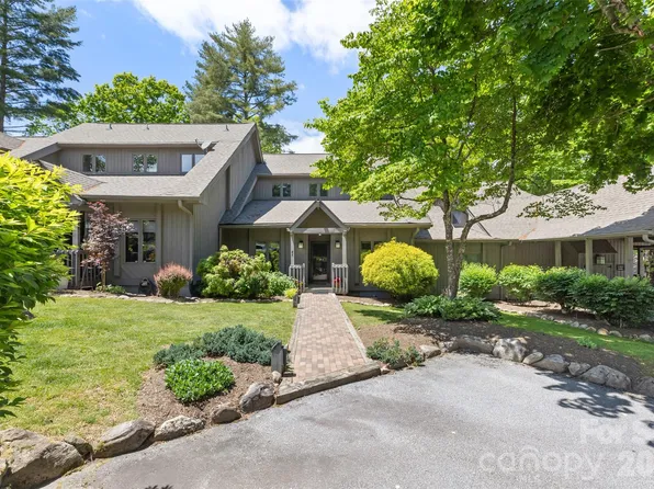 84 Fairway Villas Dr, Sapphire, NC 28774