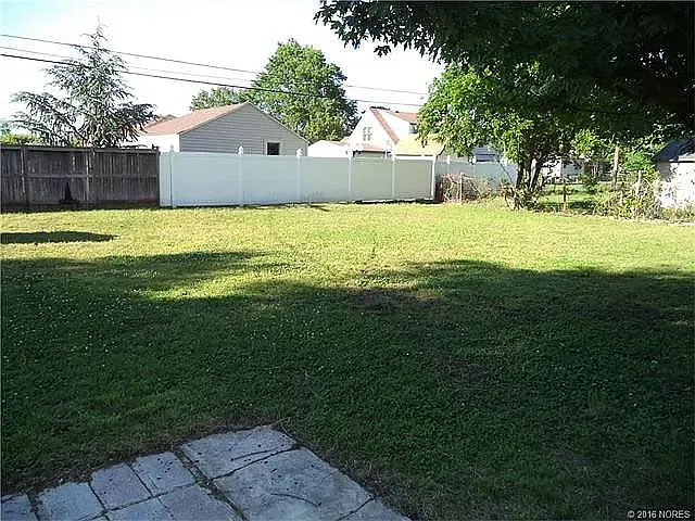 2 bed, 1250 sqft, $1,300 — Photo 3