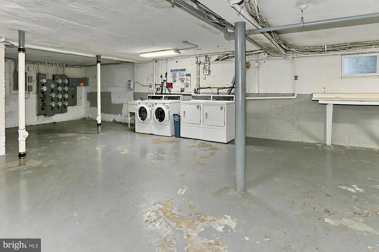 3 bed, 864 sqft, $950 — Photo 2