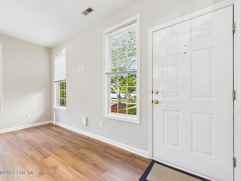 2111 Kudrow Ln — Photo 6