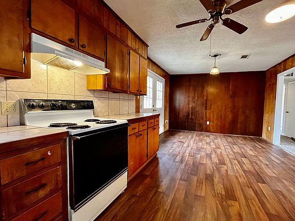4th image of 120 Western Hills Dr