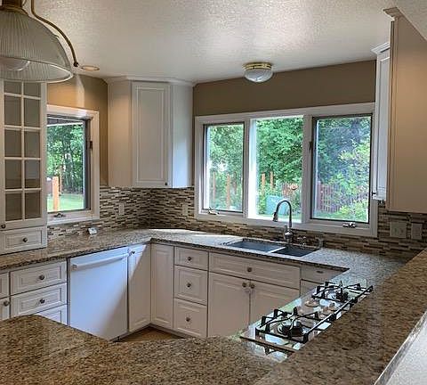 3rd image of 2501 Banbury Dr