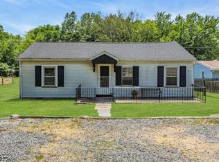 33 Woodlawn Ave, Bridgewater, NJ 08807