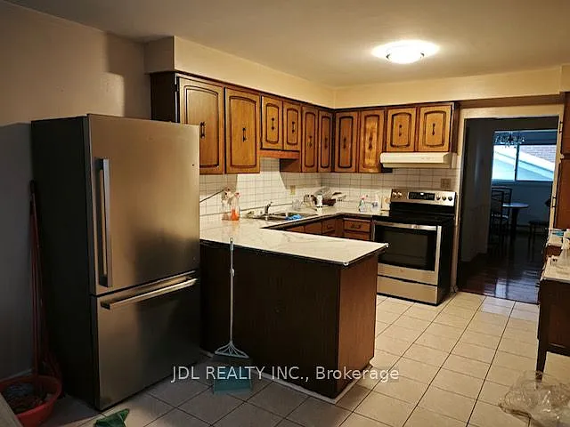 28 Harringay Cres — Photo 4
