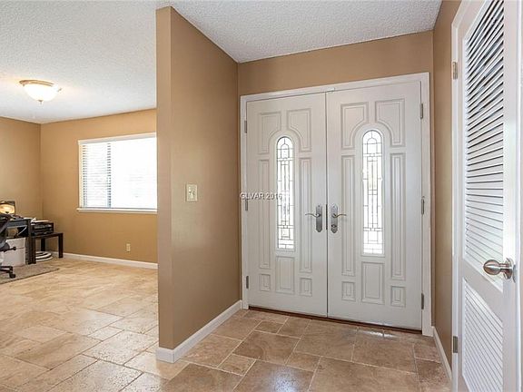 3rd image of 4237 E Pinecrest Cir