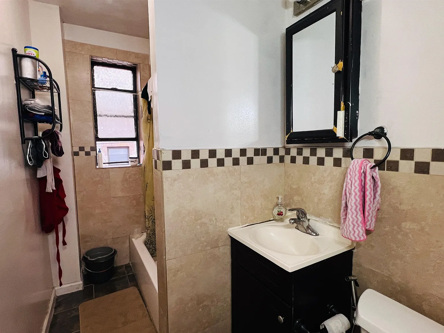 1 bed, 1.0 bath, $2,050 — Photo 3