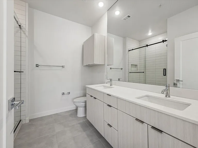 4802 Congress St #116 — Photo 8