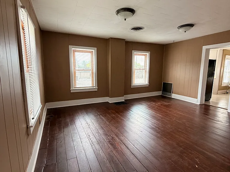 700 W Jefferson St #B — Photo 11