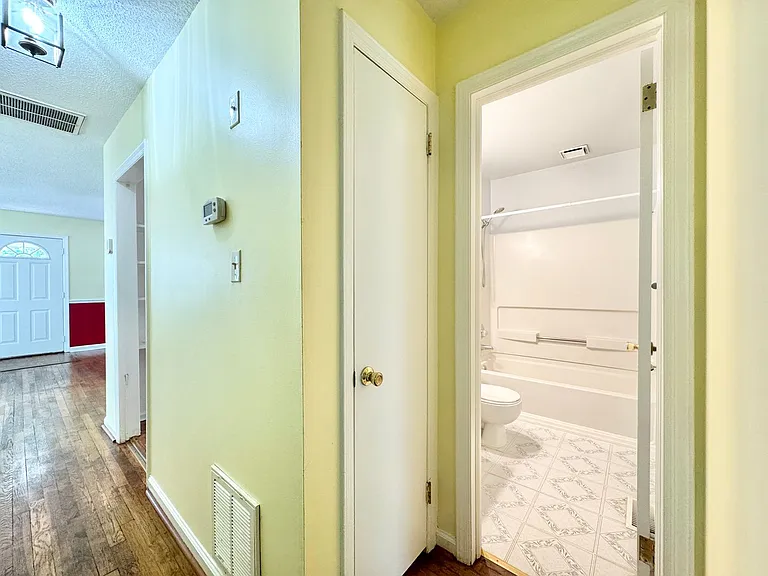 505 Crestwood Dr — Photo 12