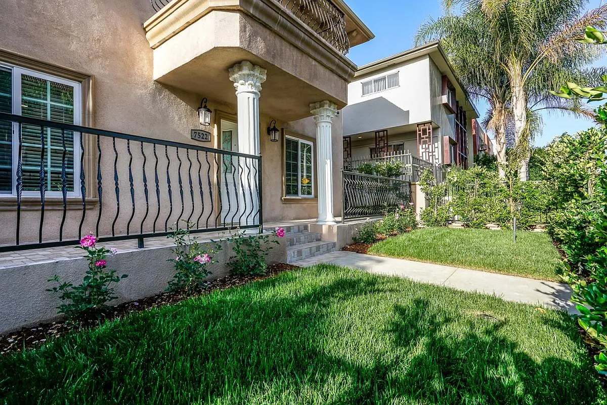 2 bed, 980 sqft, $3,695 — Photo 3