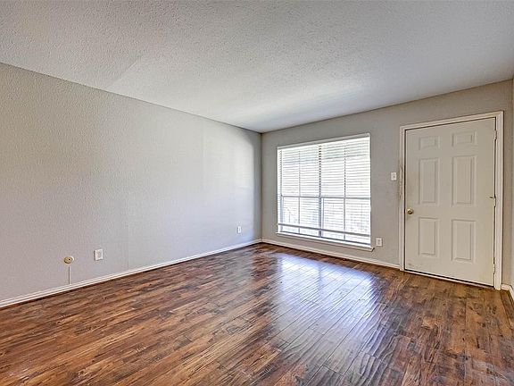 5th image of 5625 Antoine Dr #1210
