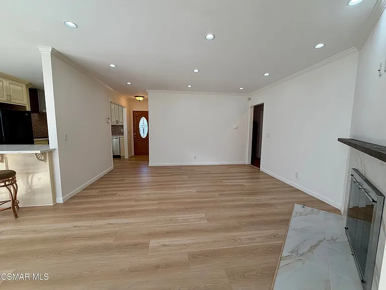 22206 Del Valle St — Photo 7