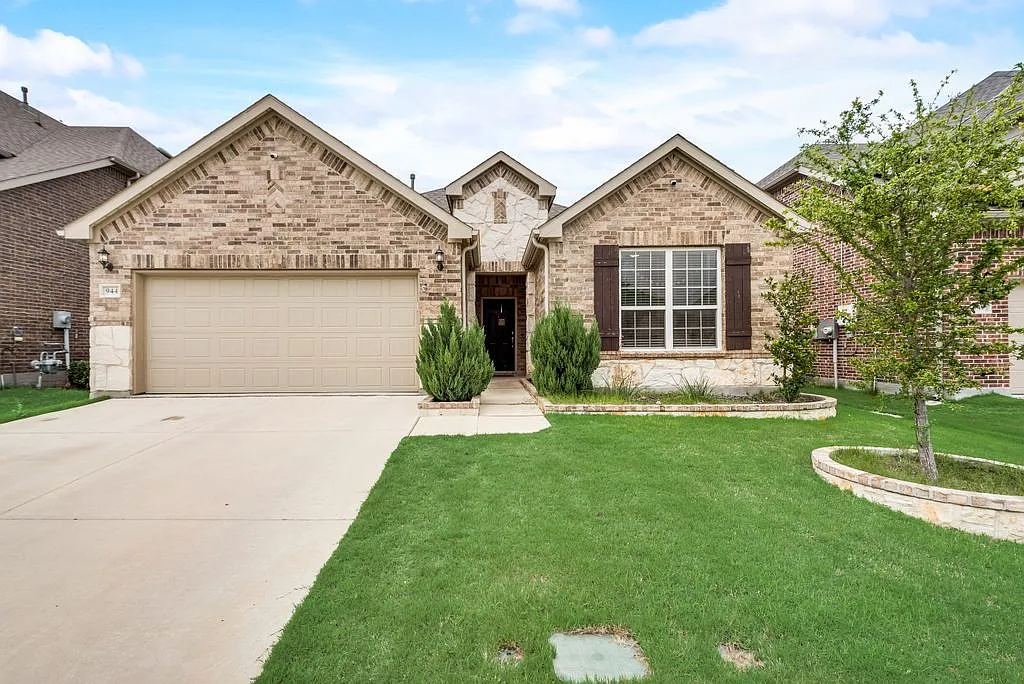 Building Photo - 944 Crest Breeze Dr